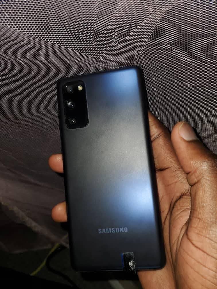 A picture of Samsung S20 FE 5G