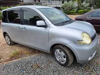 A picture of 2004 TOYOTA SIENTA 0714058883 TOYOTA