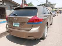 A picture of NEATLY USED TOYOTA VENZA XLE 4PLUGS 2010 THUMBSTART
