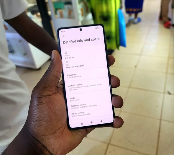 A picture of Redmi Note 12pro 5G network 256gb 12gbram clear cameras 5000mah
