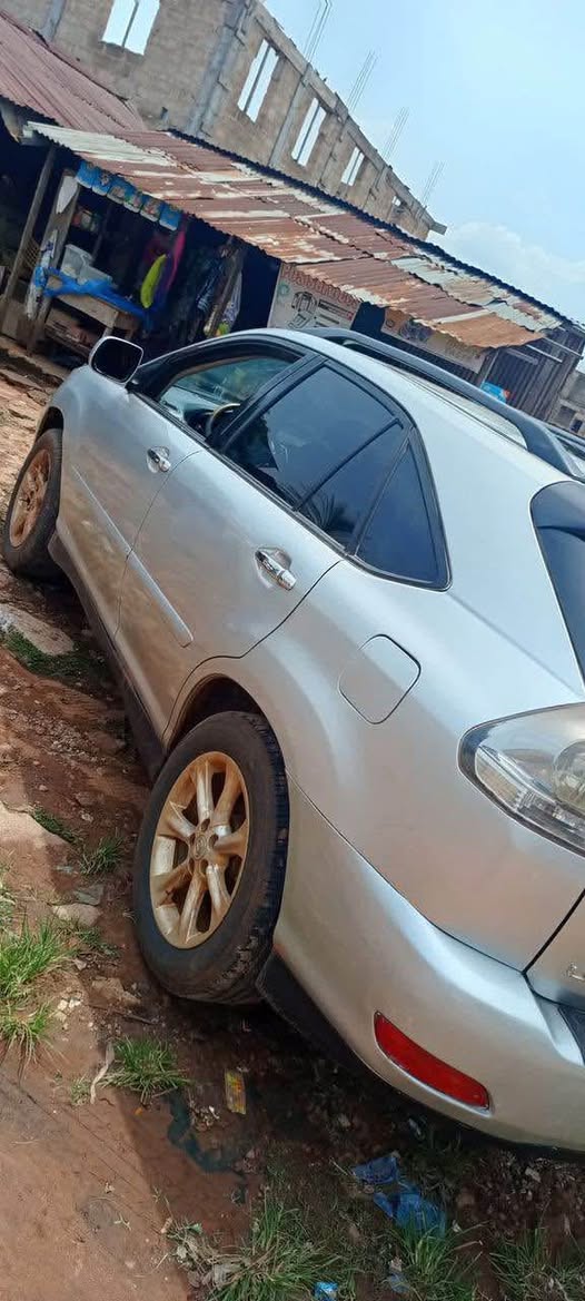 A picture of Sharp Lexus rx330 Benin city