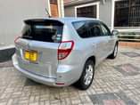 A picture of Toyota VanGuard