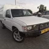 A picture of Bei Price 17 5ml Toyota hilux single cabin DDU Pearl