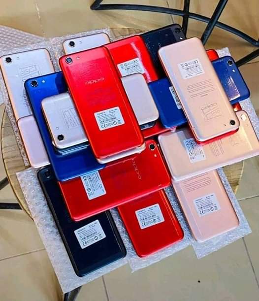 A picture of Oppo F1s na A57 gb 64 ram 4