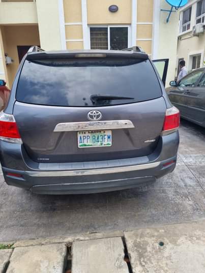 A picture of This is Super clean Toyota Highlander 2013 model registered but