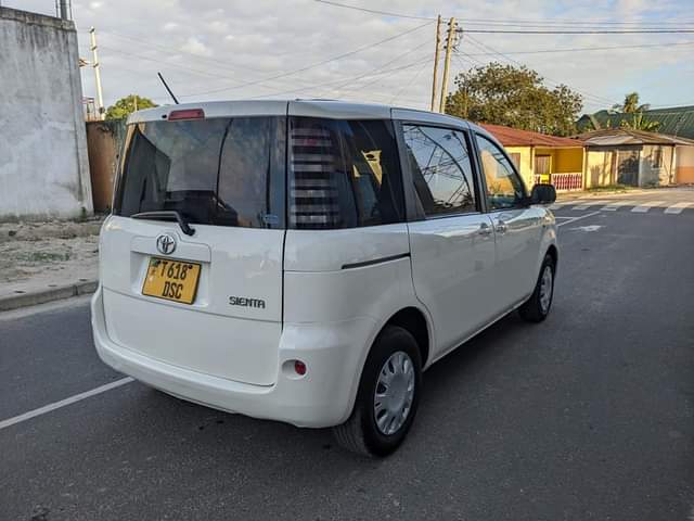 A picture of BADO MPYA TOYOTA SIEENTA