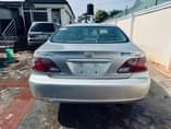 A picture of Brand Lexus Model ES300 AC cooling Year 2004 100 percent
