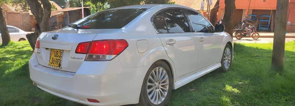 A picture of Subaru legacy 17m