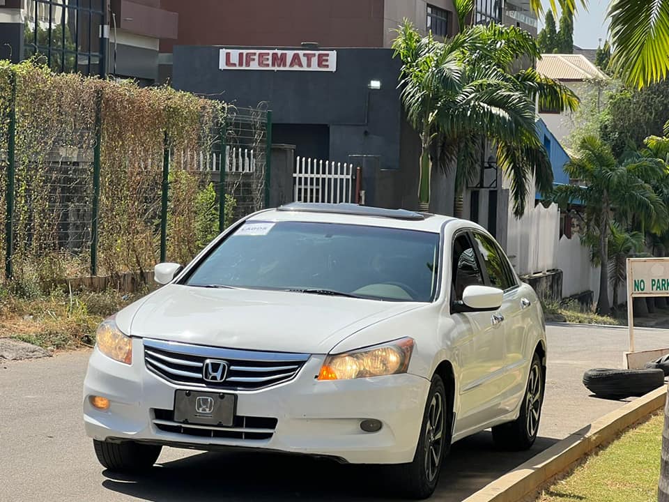 A picture of FOR SALE TOKS STANDARD 2010 HONDA ACCORD EXL WITH DUTY