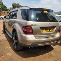 A picture of ML350 2006 45M