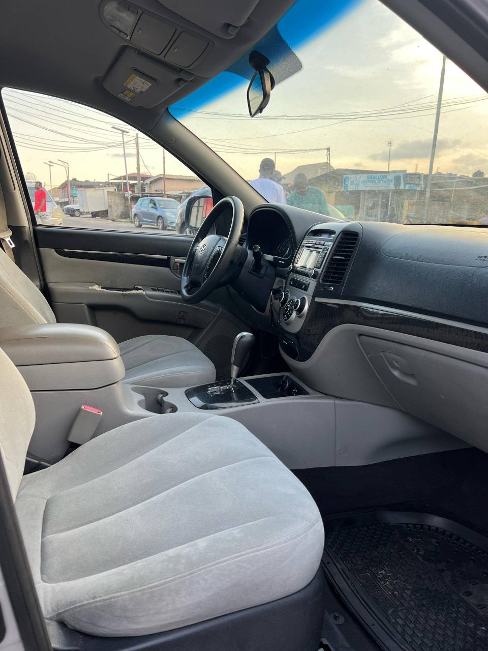 A picture of CLEAN REGISTERED AND NEATLY DRIVEN 2010 HYUNDAI SANTA FE. 7.5M