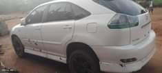 A picture of Lexus RX 330 baked on first body engine and gear