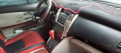 A picture of 2003 LEXUS 330