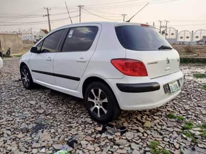 A picture of Very clean Belgium standard Peugeot 307 Normal hand with sound