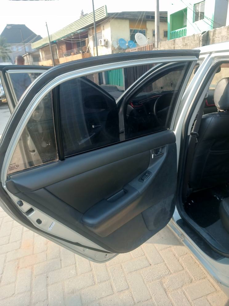 A picture of Toyota Corolla Obama 2005