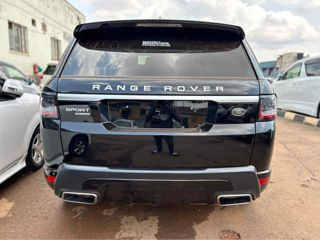 A picture of Range Rover Sport 2015 facelift Diesel 150M 0705176582.