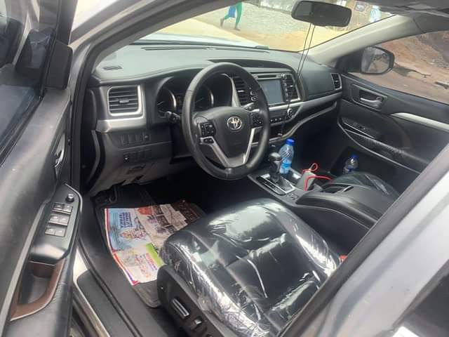 A picture of Toks 2015 Toyota Highlander xle available