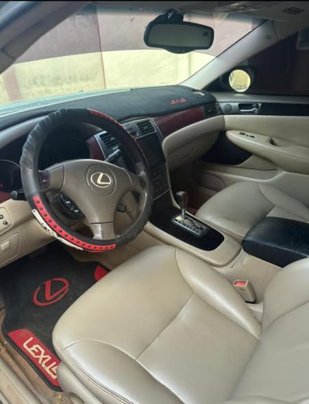 A picture of Lexus ES 300 08130805979