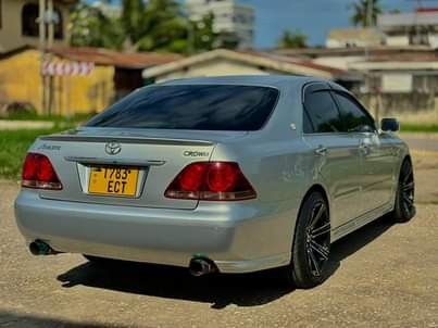 A picture of CROWN ATHLETE BEIII 17 5