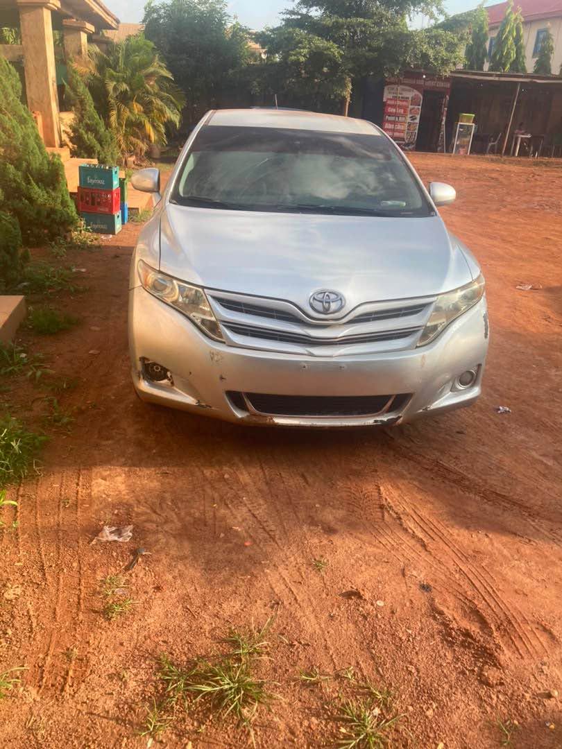 A picture of Toyota venza dealers deal 09160605130 serious buyer call me or