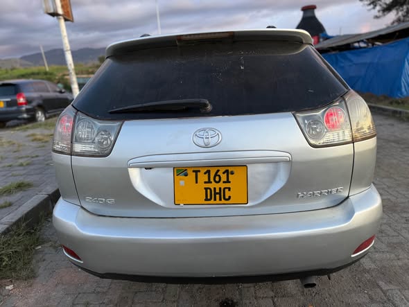 A picture of Harrier new model Bei 16 8ML ipo MBEYA 0625764751