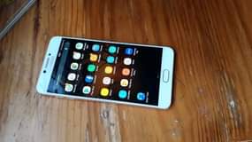 A picture of samsung galaxy C7 pro