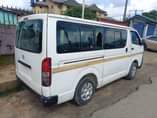 A picture of Toyota hummer 1 bus diesel engine