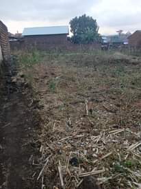 A picture of KIWANJA HATUA 25 KWA 18 KINAUZWA KIPO KWENYE BARABARA YA