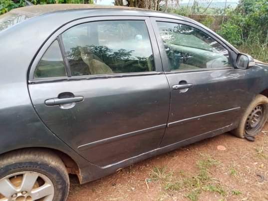 A picture of 2004 Toyota Corolla LE
