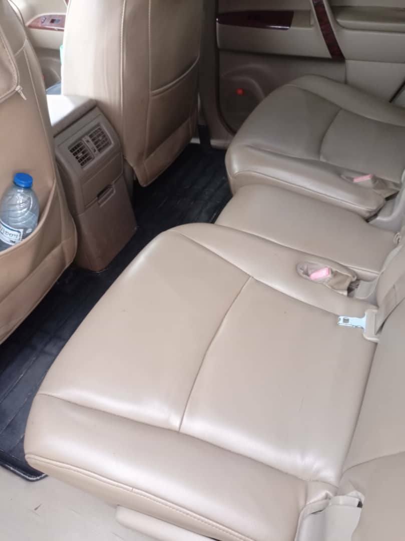 A picture of 010 Toyota highlander registered Full option Buy and drive 11.2m