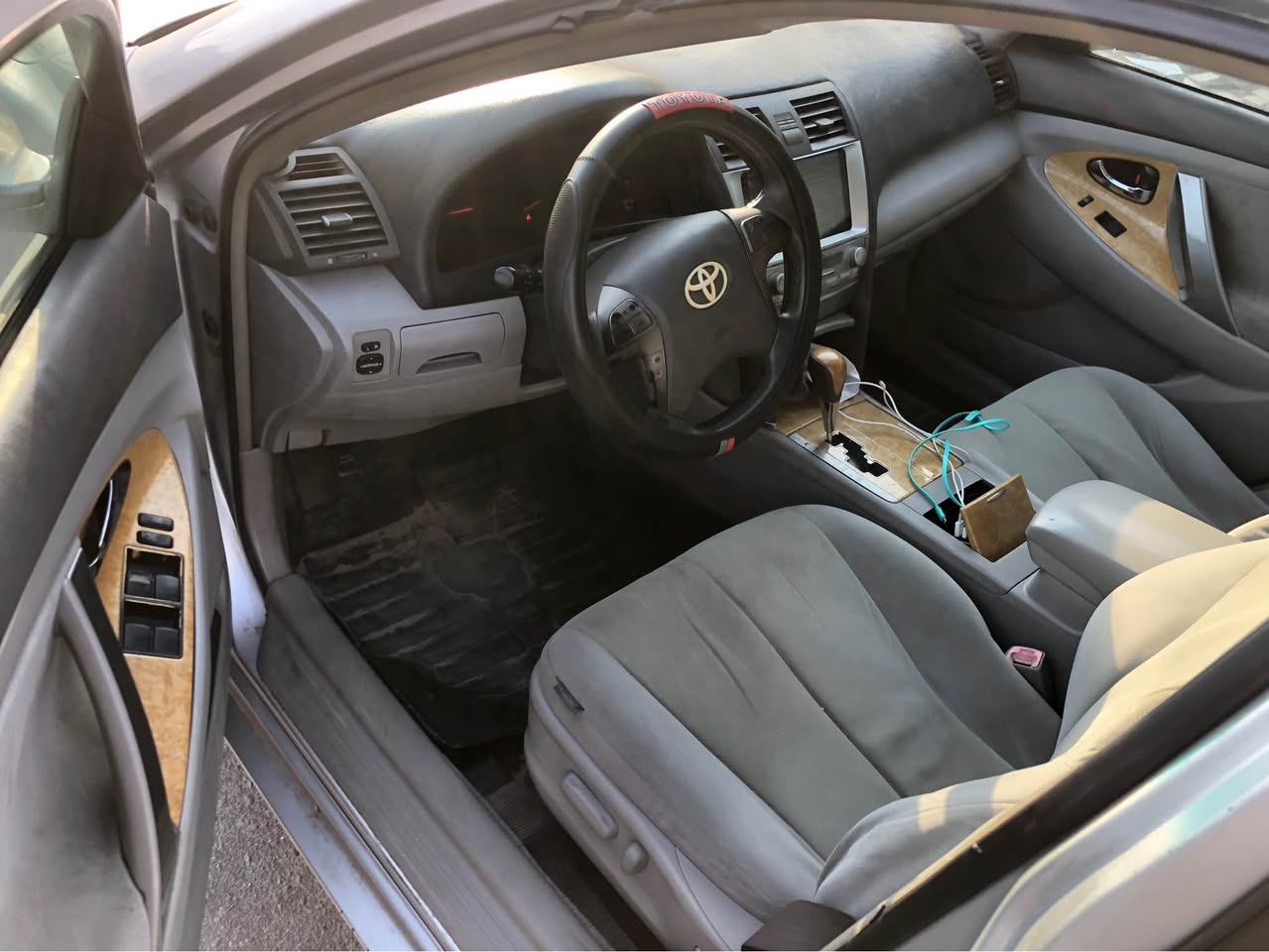A picture of Toyota Camry spider 2009 XLE 4 plugs for sale owner