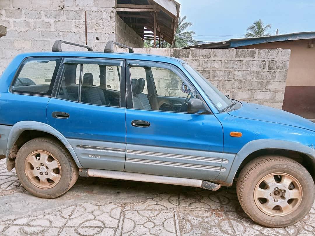 A picture of 2002 Toyota Rav4