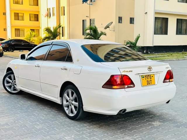 A picture of Toyota crown