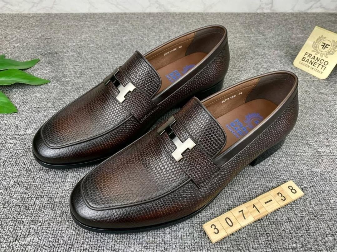 A picture of Men s shoes