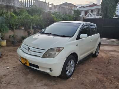 A picture of TOYOTA IST CWF 1290CC 2005 MODEL 100K KM FULL DOCUMENT