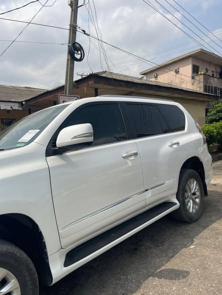 A picture of 2022 Lexus gx640