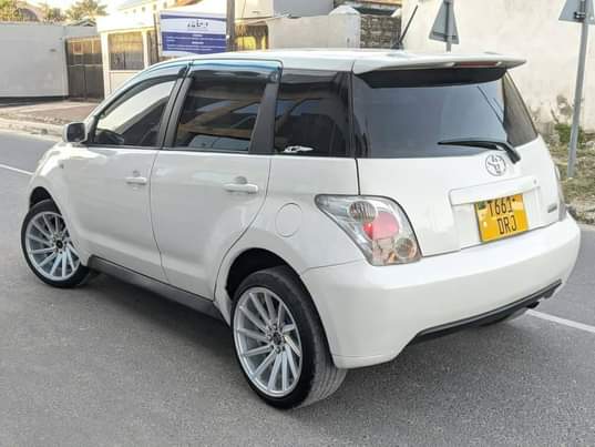 A picture of TOYOTA IST