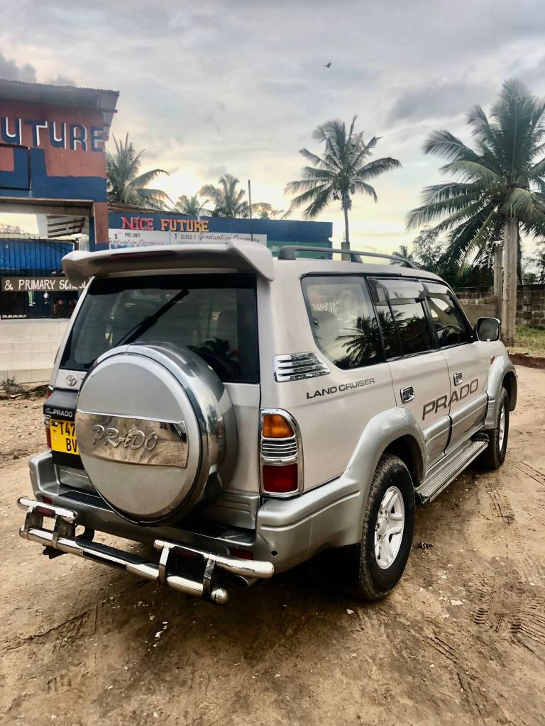 A picture of TOYOTA PRADO 1KZ BEI 15.80792198402