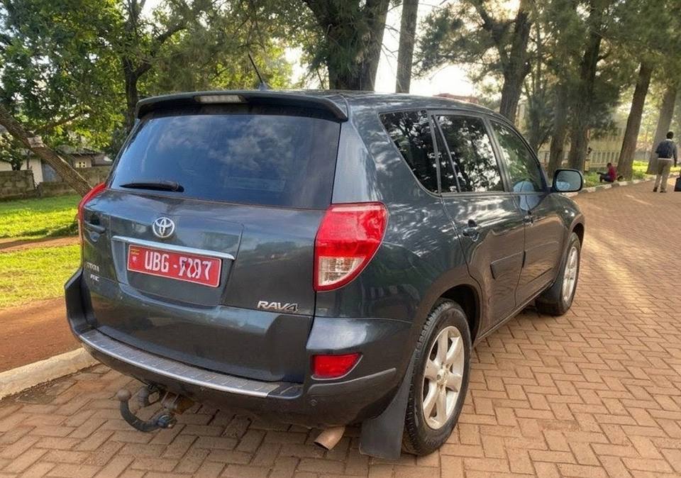 A picture of Toyota RAV4 4WD Diesel Model 7Q1410 P 2008 Manual 6