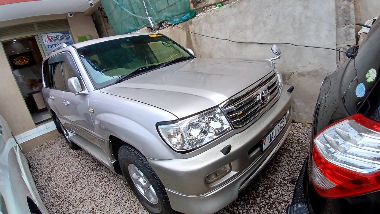 A picture of TOYOTA LAND CRUISER V8 CYGNUS