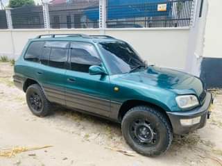 A picture of Rav4 old