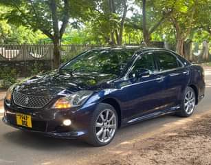 A picture of Toyota crown new model