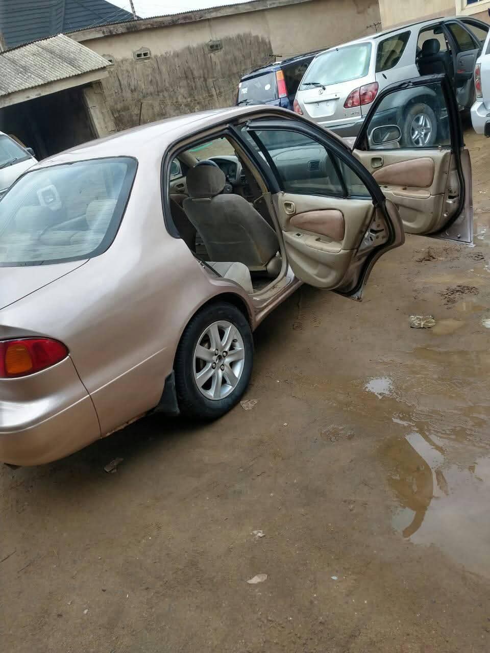 A picture of 2001 Toyota corolla