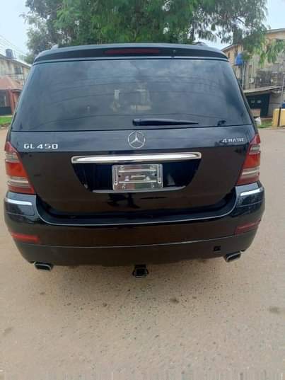 A picture of Mercedes Benz GL450