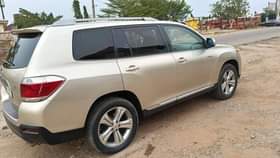 A picture of Clean Toyota Highlander 0102013 model 5 8m net price Neatly