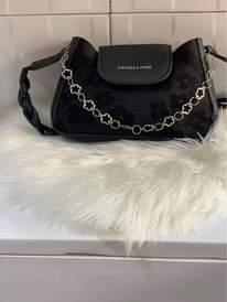 A picture of Handbag