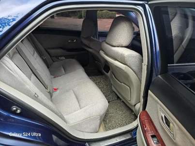 A picture of TOYOTA CROWN