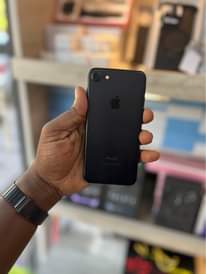 A picture of Iphone 7 GB 32
