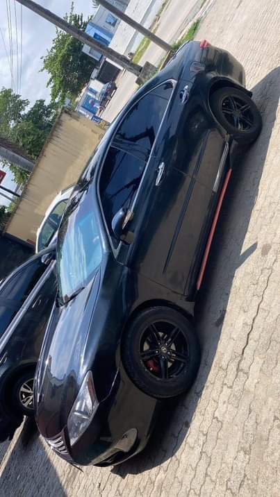 A picture of Registered 2012 Lexus ES350 full option with panoramic roof Rev