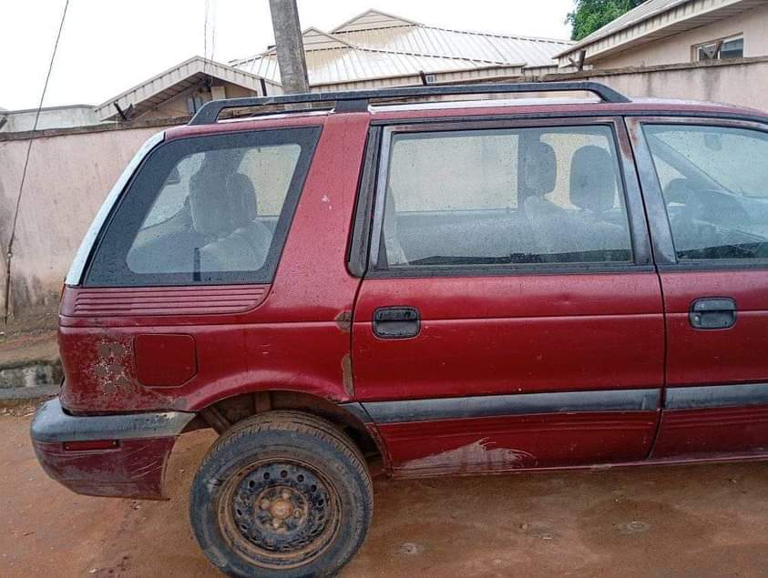 A picture of 2000 Mitsubishi Space wagon Front